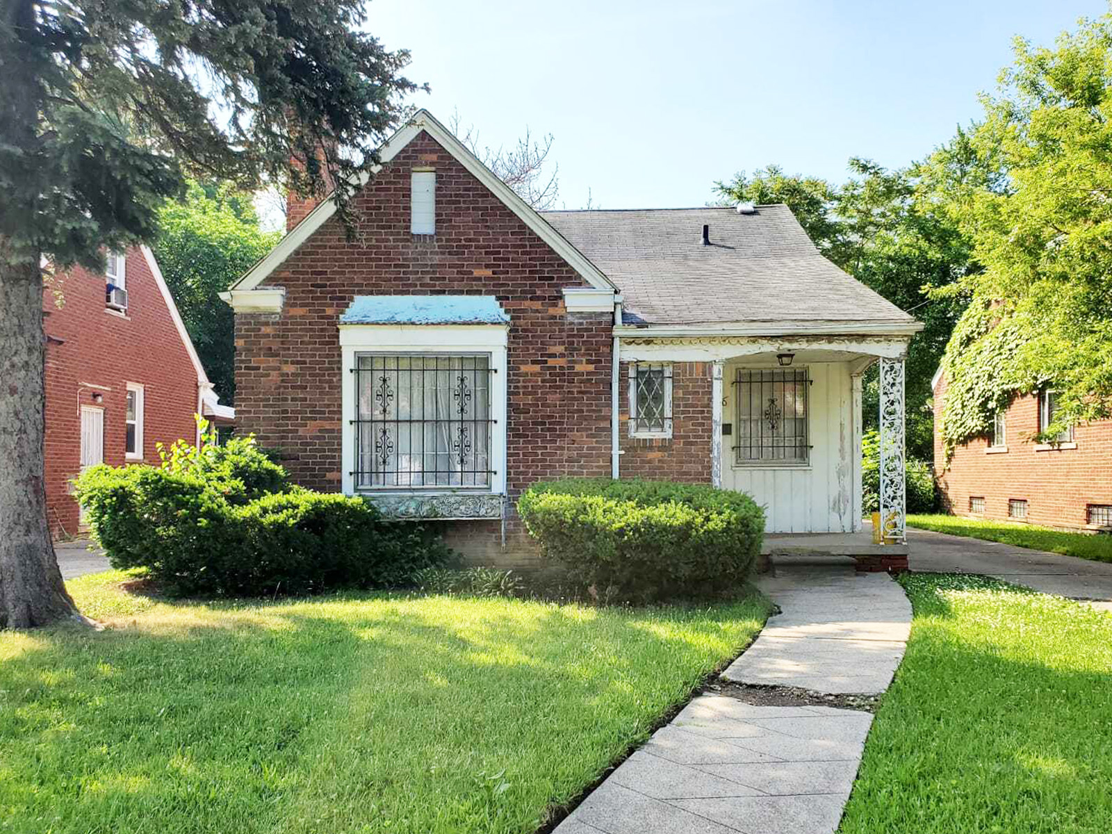 13370 Wilshire Dr, Detroit, MI 48213 — photo 1