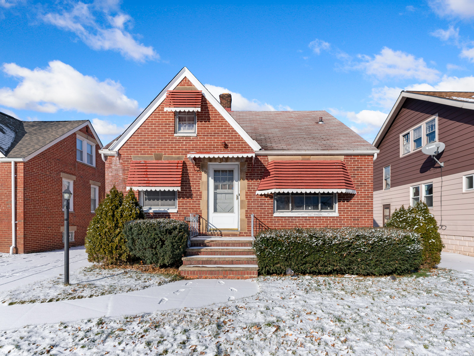 10807 Wadsworth Ave, Garfield Heights, OH 44125 — photo 1