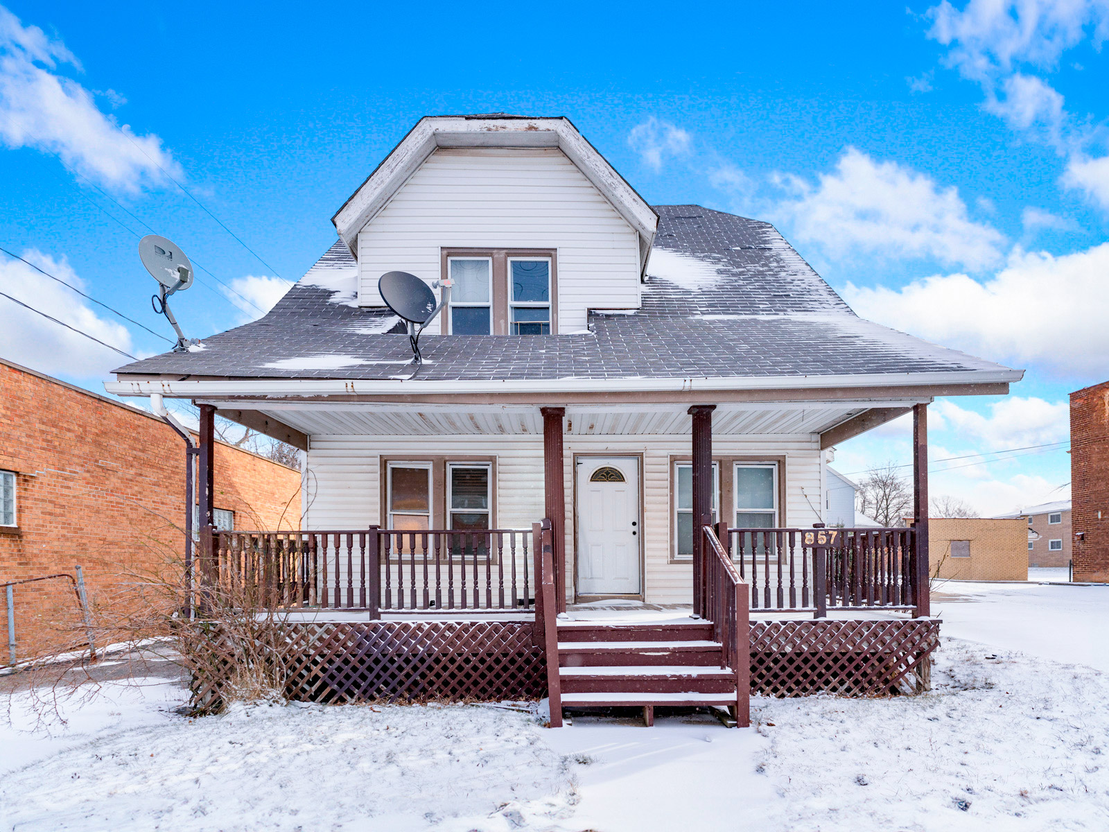 857 E 222nd St, Euclid, OH 44123 — photo 1
