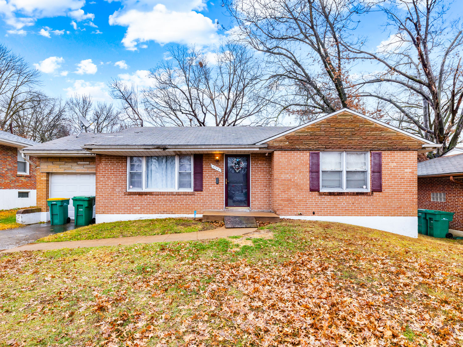 9164 Longridge Dr, St. Louis, MO 63137 — photo 1
