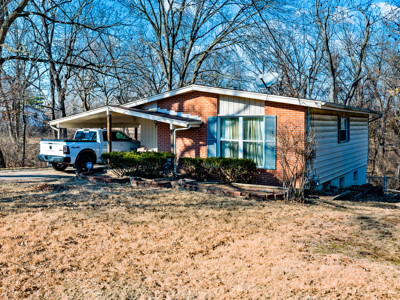 10465 Decker Ave, St. Louis, MO 63114 — photo 1