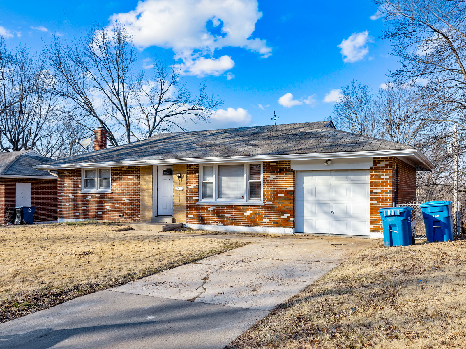 2411 Caverhill Dr, St. Louis, MO 63136 — photo 1