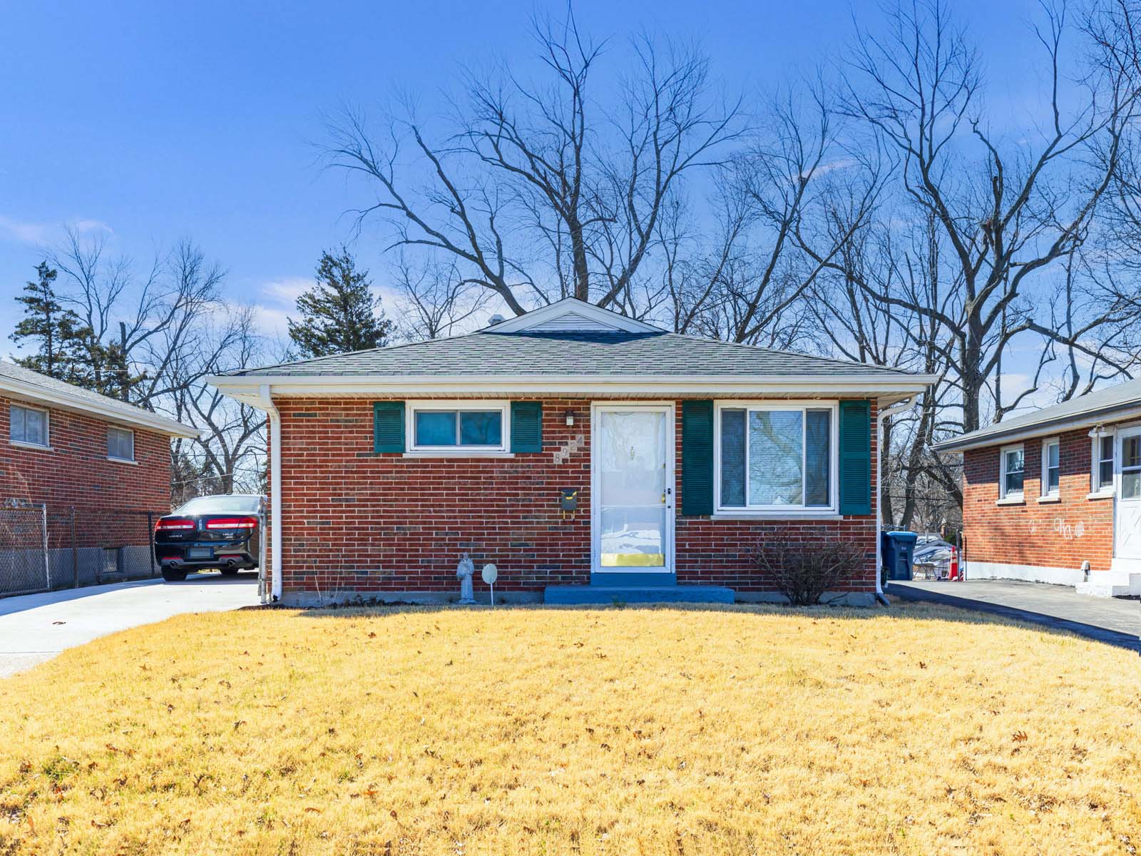 8924 Bessemer Ave, St. Louis, MO 63134 — photo 1