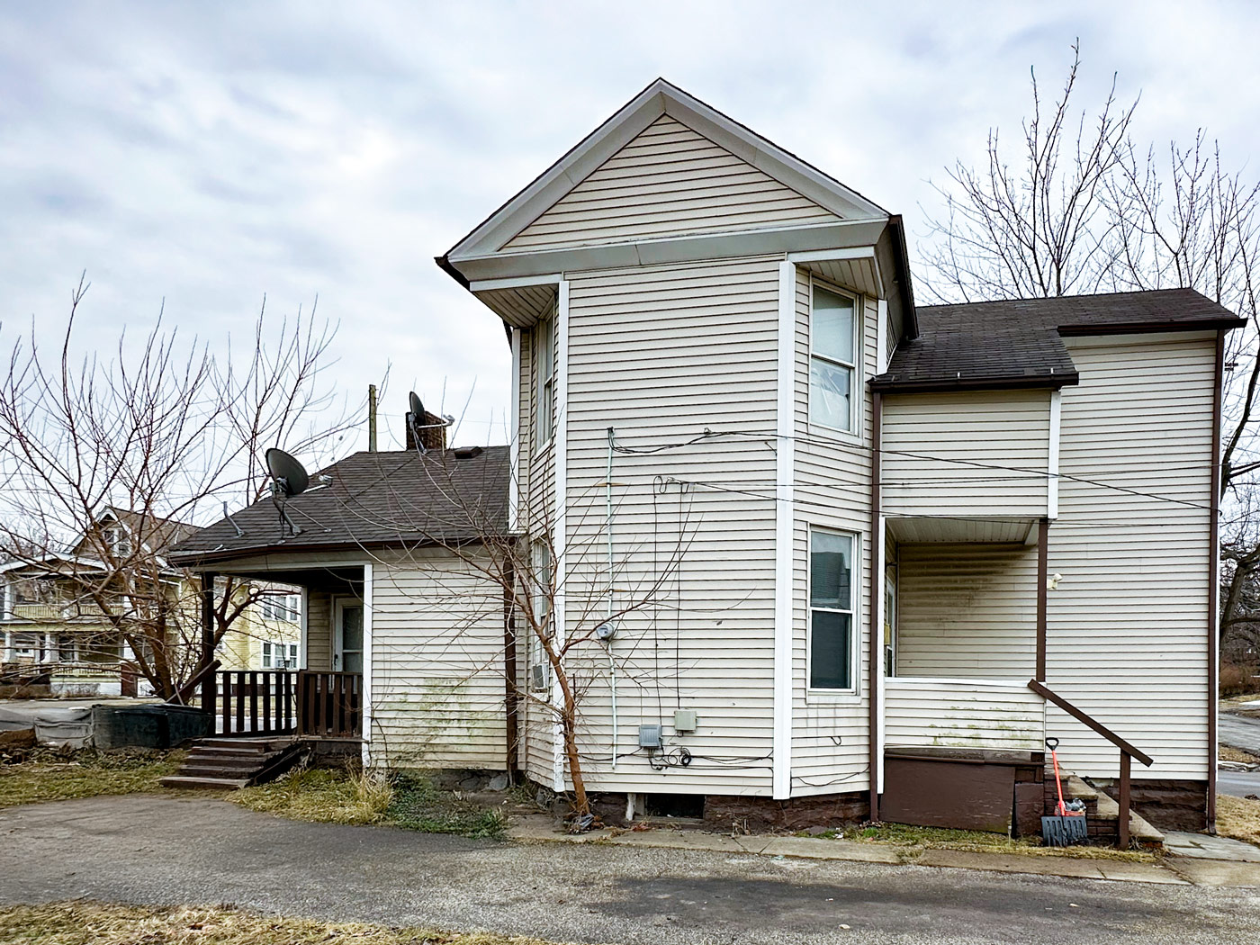 2903 E 61st St, Cleveland, OH 44217 — photo 1