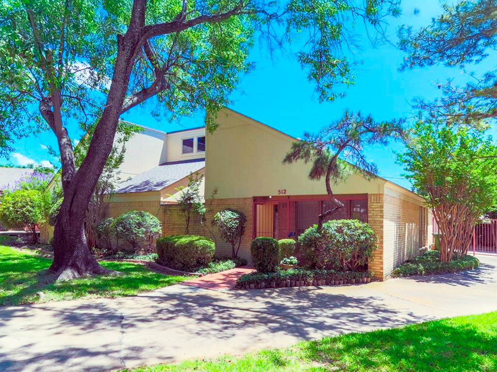 512 Northmeadow Ct, Arlington, TX 76011 — photo 1