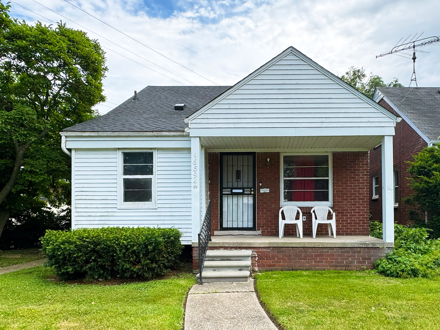 16894 Edmore Dr, Detroit, MI 48205 — photo 1